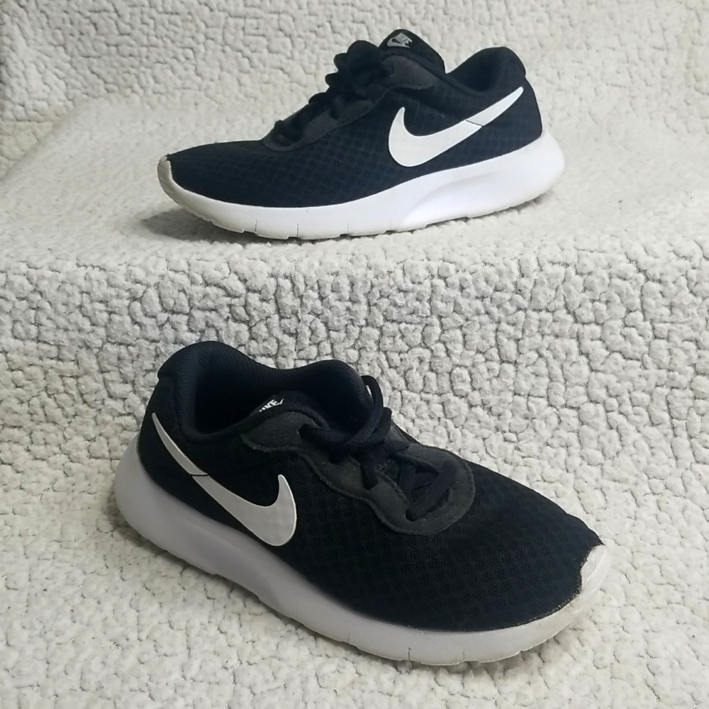 Nike tanjun, black & white, Size 12.5c